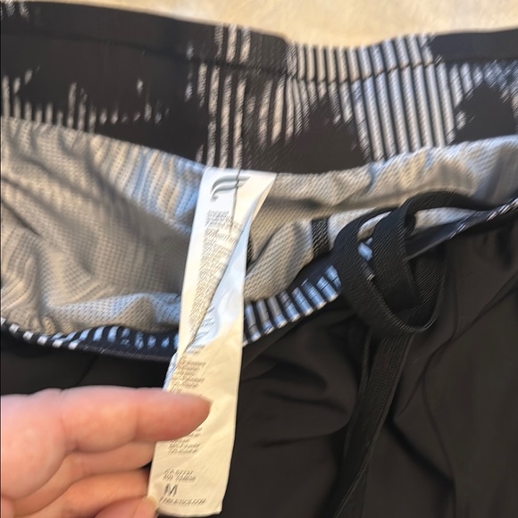 Fabletics Shorts Medium - Picture 3 of 6
